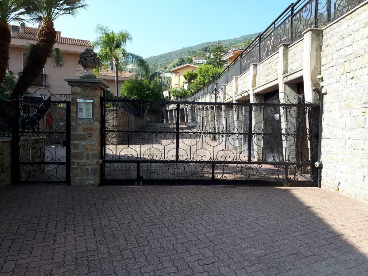 Apartamento Rifugio Societa Semplice Ospedaletti Exterior foto